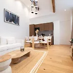 Chic Parisian Loft In Bastille Area Париж