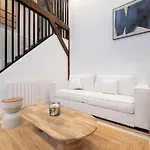 Апартаменты Chic Parisian Loft In Bastille Area Париж