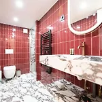 Апартаменты Chic Parisian Loft In Bastille Area
