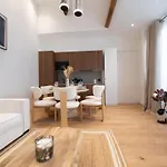 Chic Parisian Loft In Bastille Area Апартаменты