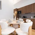 Апартаменты Chic Parisian Loft In Bastille Area Париж