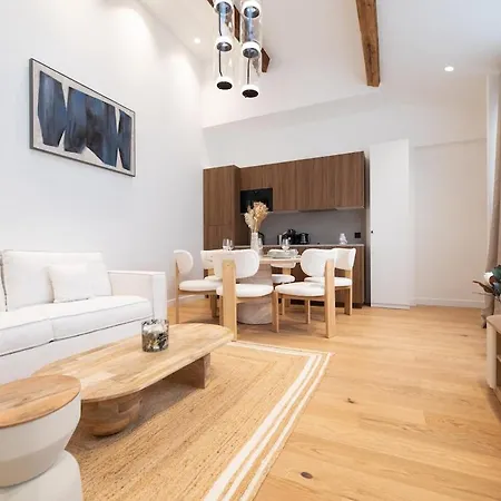 Chic Parisian Loft In Bastille Area パリ