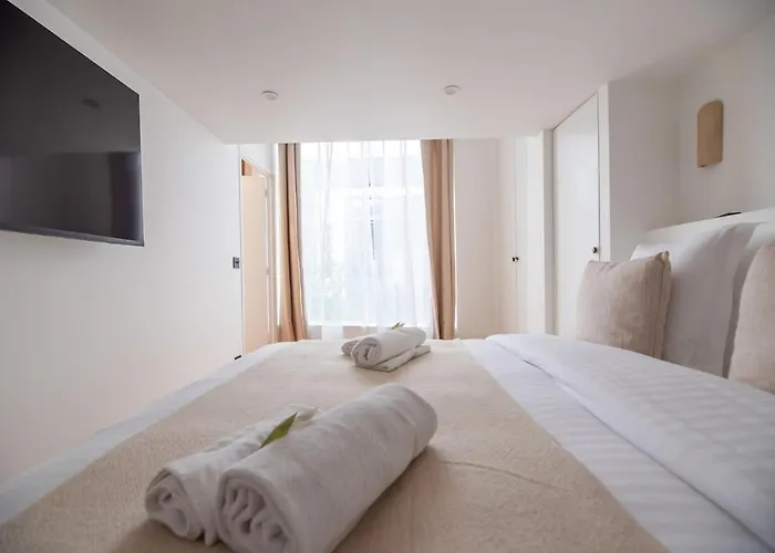 Chic Parisian Loft In Bastille Area