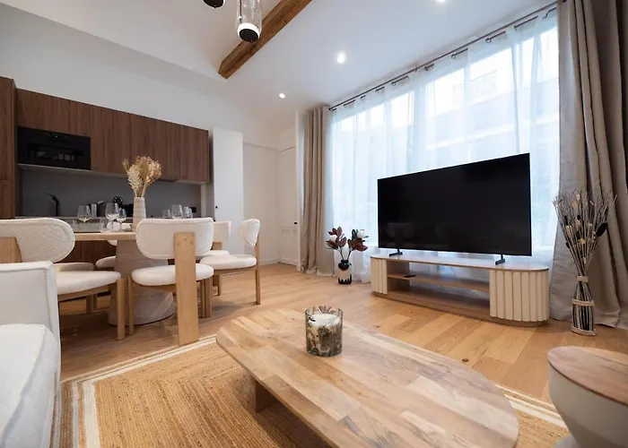 Chic Parisian Loft In Bastille Area